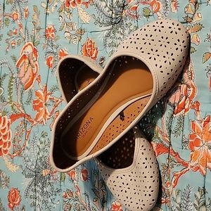 Arizona Jean Co Ballet Flats Nude Beige Cut Out Size 8